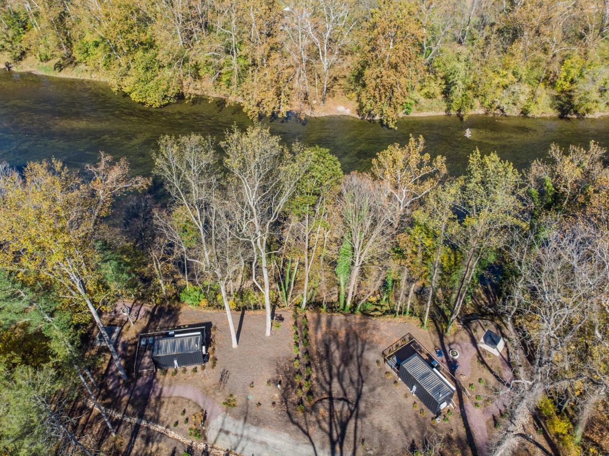 Riverside Tiny Cabin W Hot Tub, Fire Pit, & Kayaks Rileyville Bagian luar foto