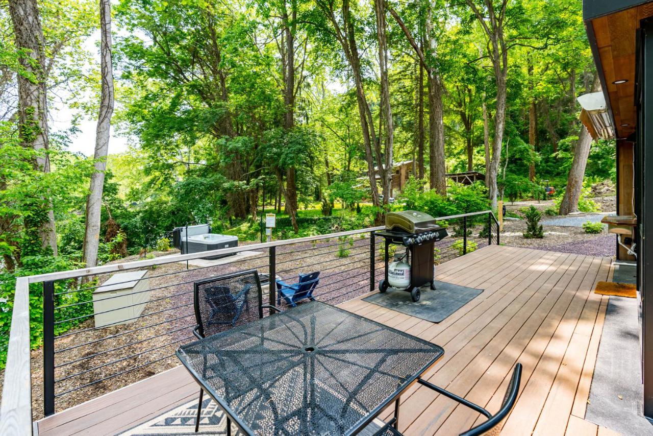 Riverside Tiny Cabin W Hot Tub, Fire Pit, & Kayaks Rileyville Bagian luar foto